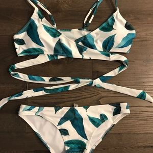 Cupshe Bikini, size L